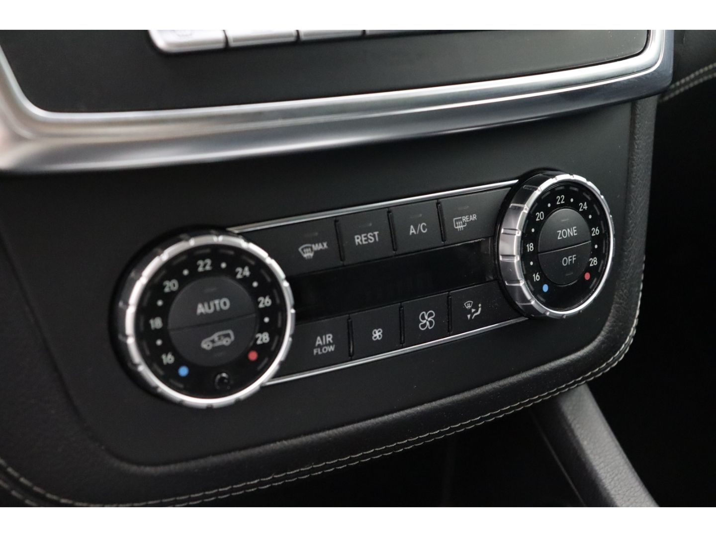 Fahrzeugabbildung Mercedes-Benz ML 350 CDI BlueTec Pano Schiebe Standheizung SHZ