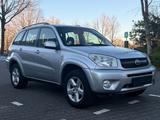 Toyota RAV 4 RAV4 2.0 Sol - gebrauchte Toyota RAV 4 aus dem Jahr 2005