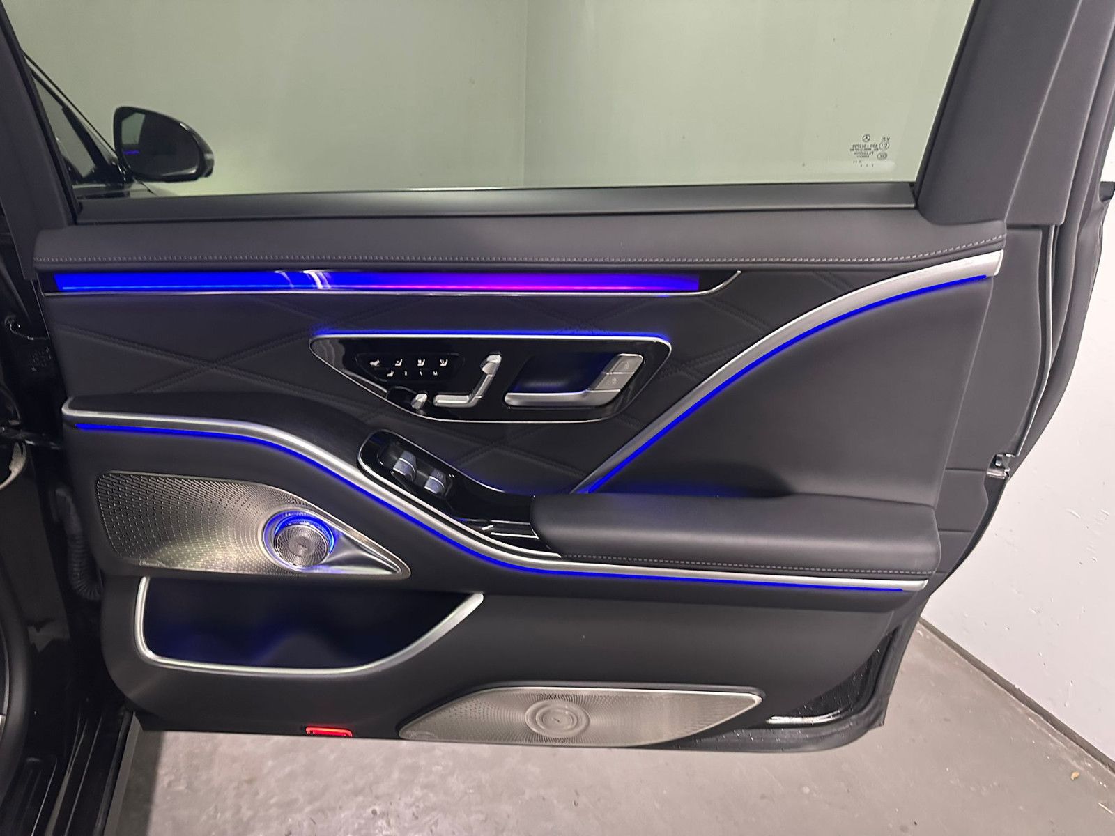 Fahrzeugabbildung Mercedes-Benz S 680 Maybach 4 matic *PANO*BURMESTER 4D*