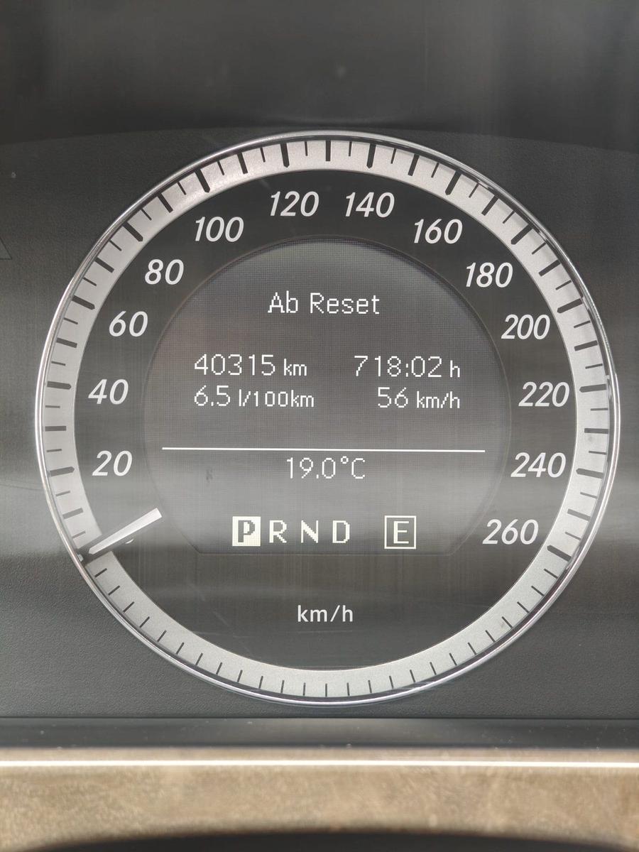Mercedes-Benz E220 2011 — photo 14