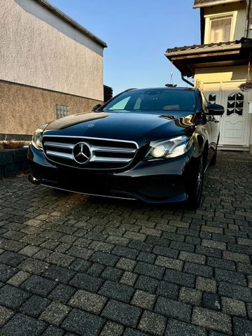 Mercedes-Benz Mercedes Benz E220d T AHK /9G Dstr+/360/ s...