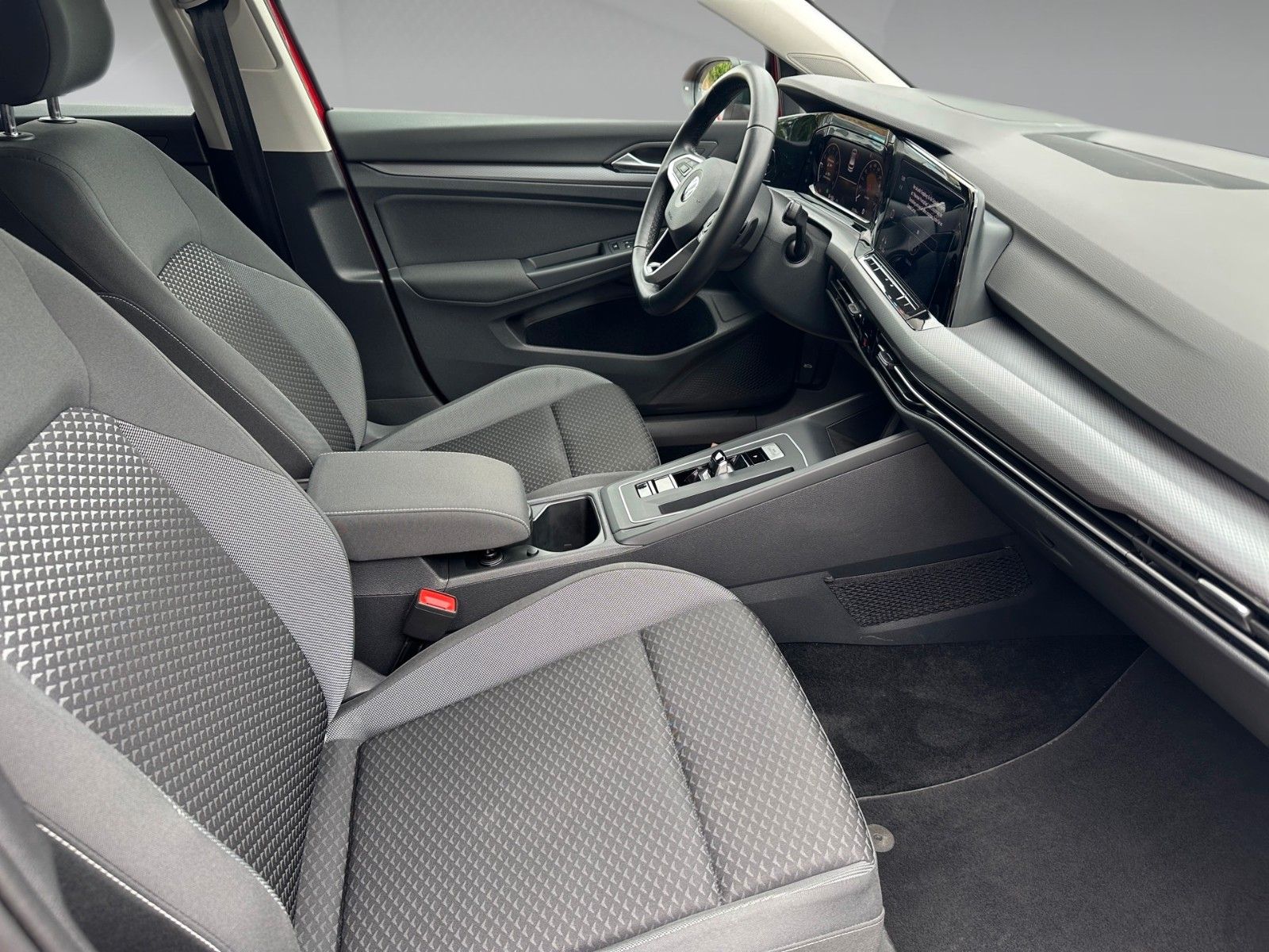 Volkswagen Golf VIII Lim. Life eTSI – Bild 4