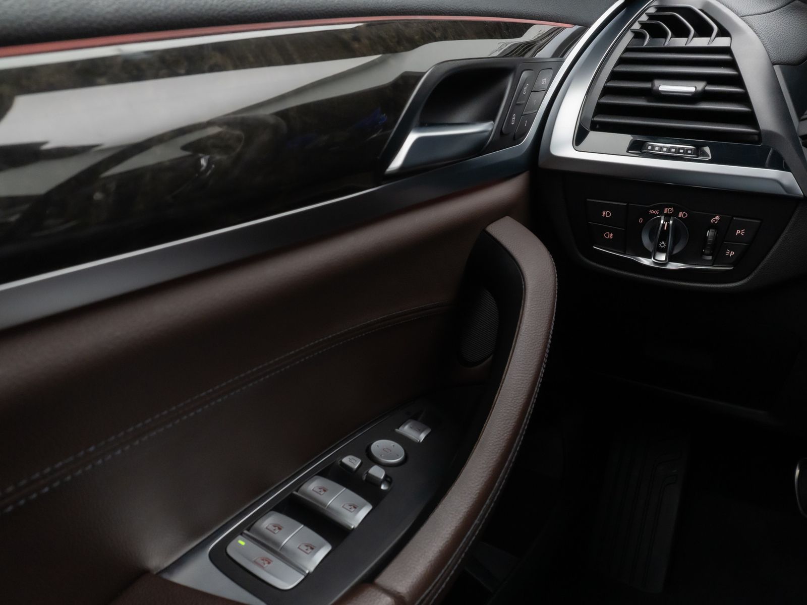 Fahrzeugabbildung ALPINA XD4 360°HUD DAB H/K Belüftung Komfort Alarm 20Zl