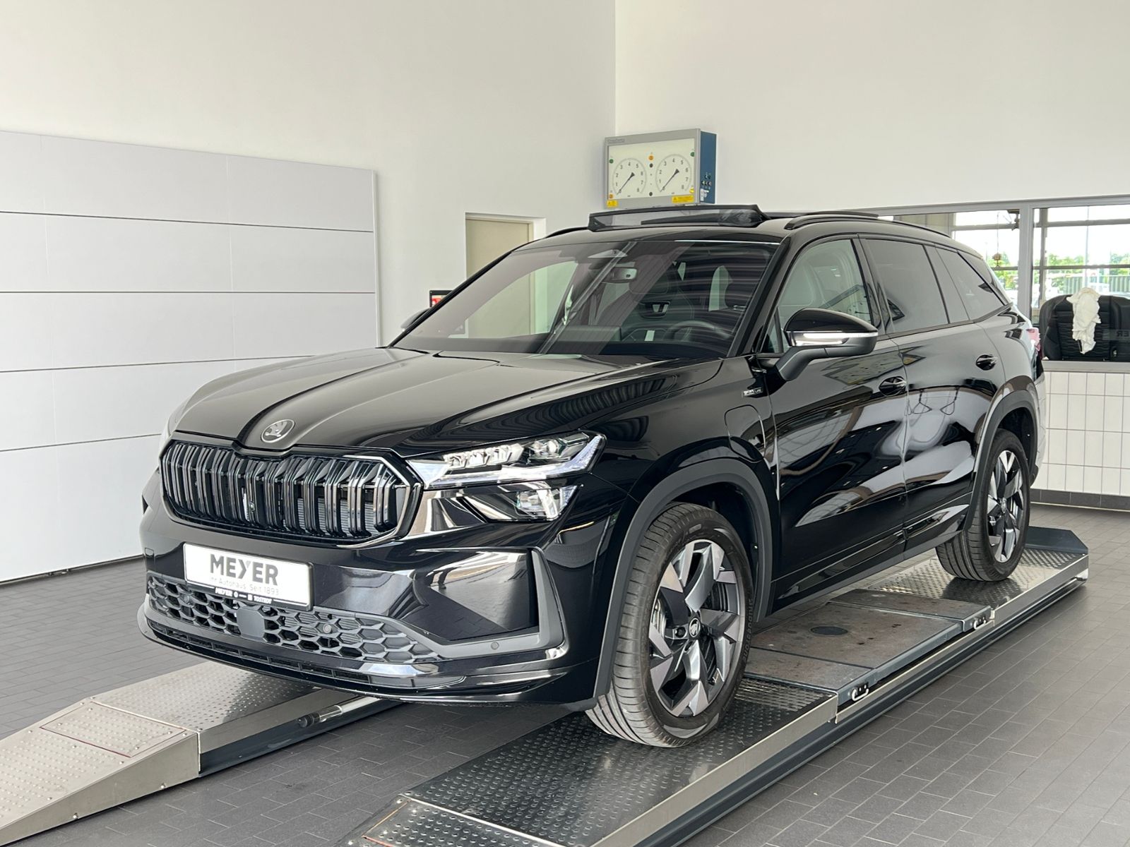 Fahrzeugabbildung SKODA Kodiaq Sportline 1.5 TSI IV DSG *LED, Navi, AHK,