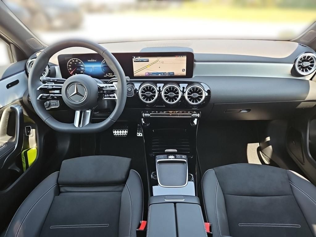 Fahrzeugabbildung Mercedes-Benz A 250 e ++SPECIAL-EDITION+AMG+MULTI+AHK+SOUND++