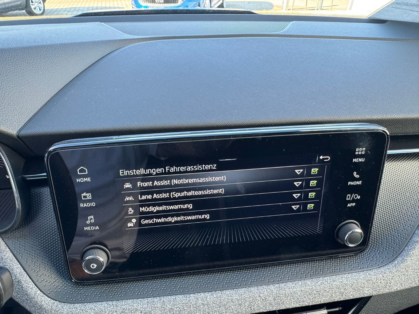 Fahrzeugabbildung SKODA Kamiq Selection 1,0 TSI 85 kW 7-Gang-DSG