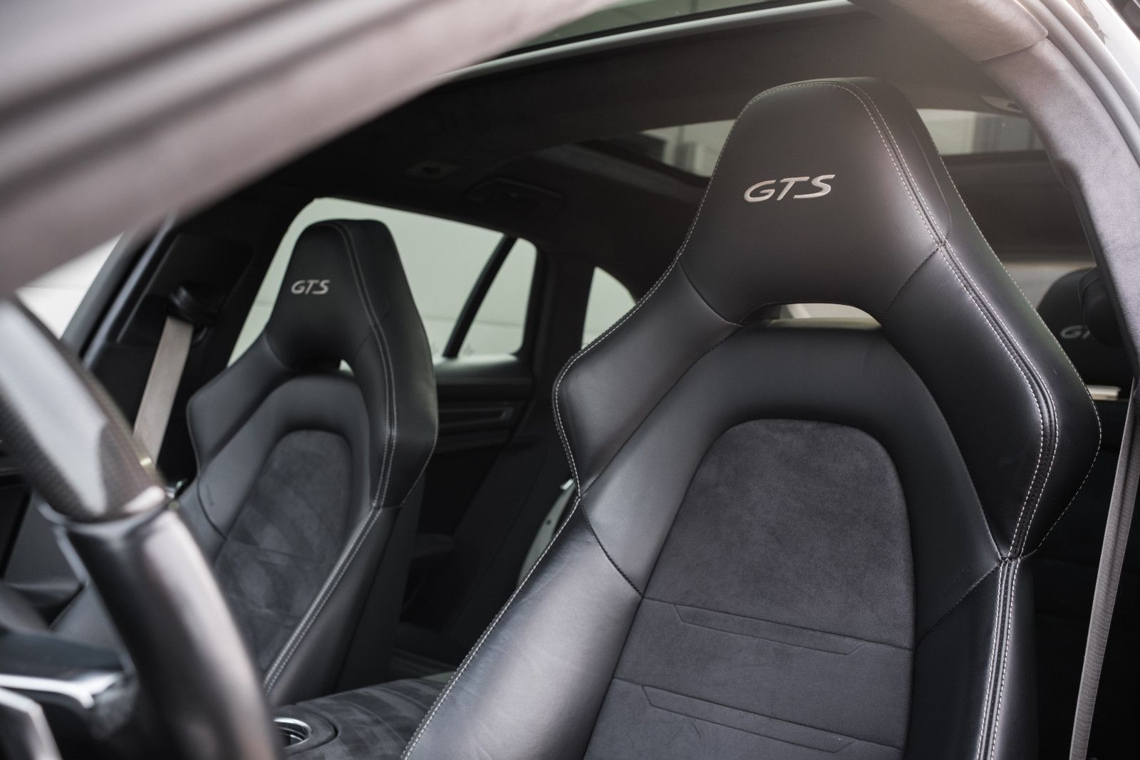 Fahrzeugabbildung Porsche Panamera Sport Turismo GTS-BOSE-Approved