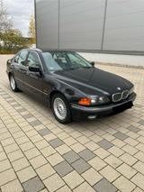 BMW E39 528i Rentnerfahrzeug mit Scheckheft - BMW 528: E39