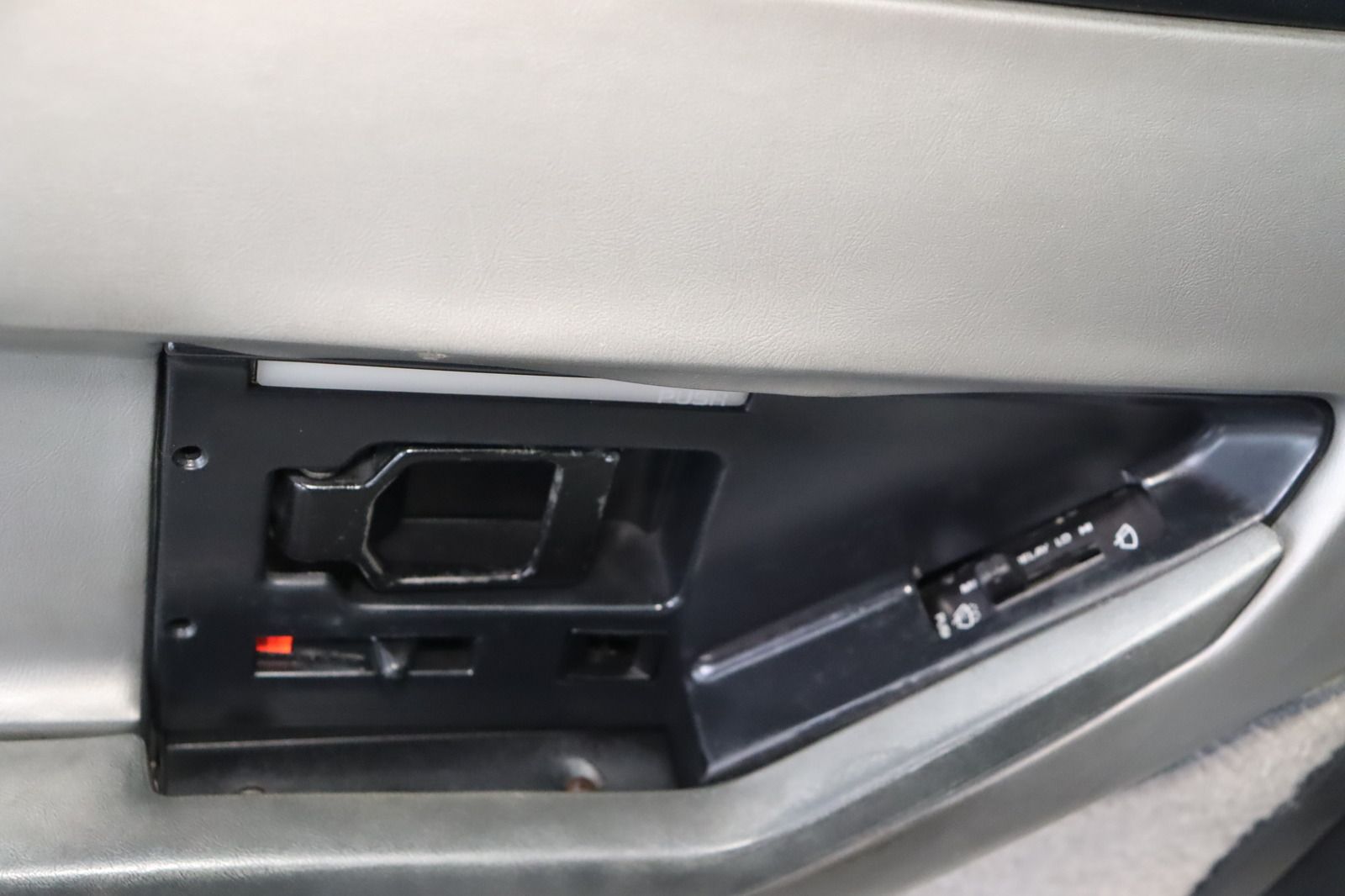 Fahrzeugabbildung Corvette C4 * Leder * el. Fensterheber