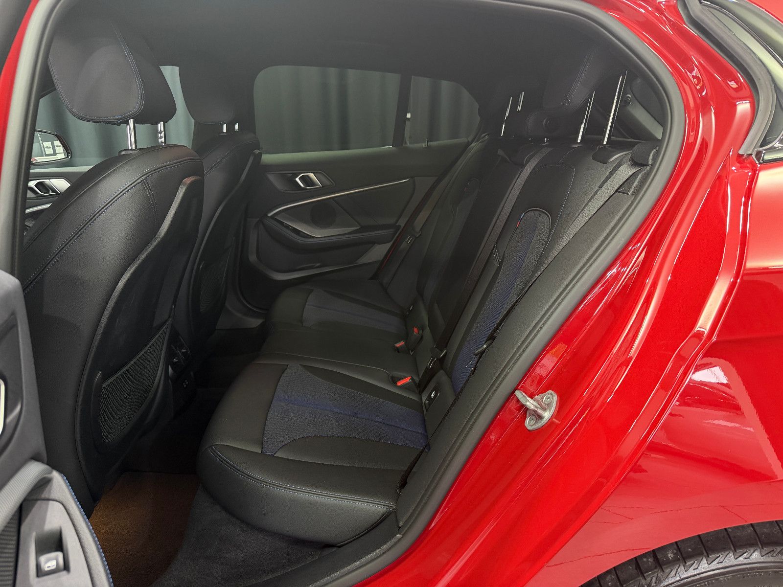 Fahrzeugabbildung BMW 118 d M Sport|HIFI|RF-CAM|DIG-TACHO|NAVI