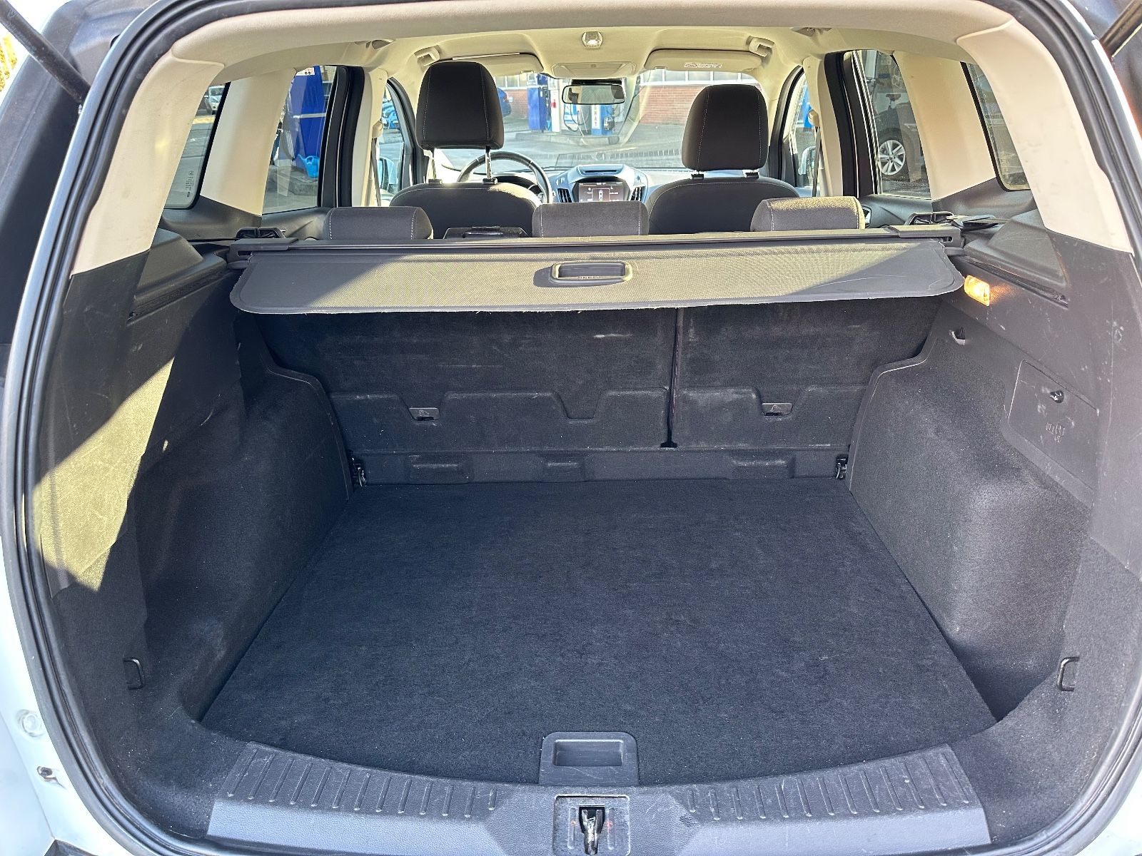 Fahrzeugabbildung Ford Kuga 1.5 EB Sync Edit AHK/Navi/SHZG/GRA/Parkpil.