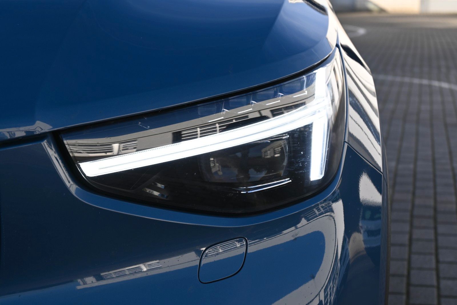 Fahrzeugabbildung Volvo XC40 B3 DKG Plus Dark*360°*PANO*ACC