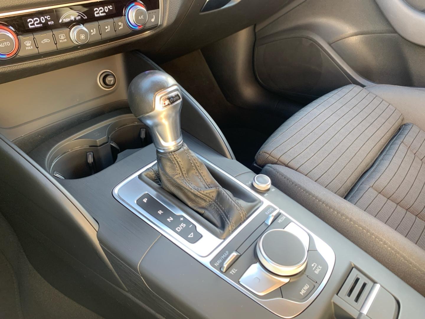 Audi A3 Limousine 1.5 TFSI S-Line sport s-tro *SHZ*PD