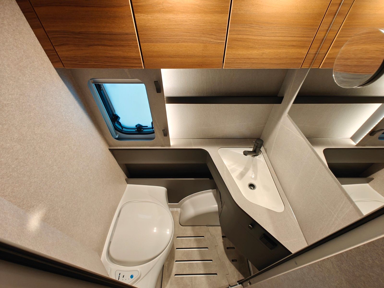 Fahrzeugabbildung HYMER / ERIBA / HYMERCAR Feeling 425 SD - MESSE-NEUHEIT 2026! -