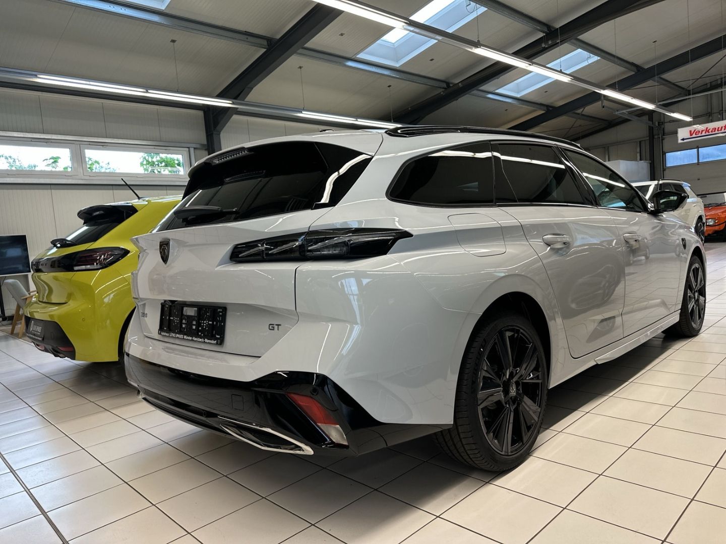 Fahrzeugabbildung Peugeot 308 SW GT HYBRID 145 e-DSC6 Panorama Navi ACC