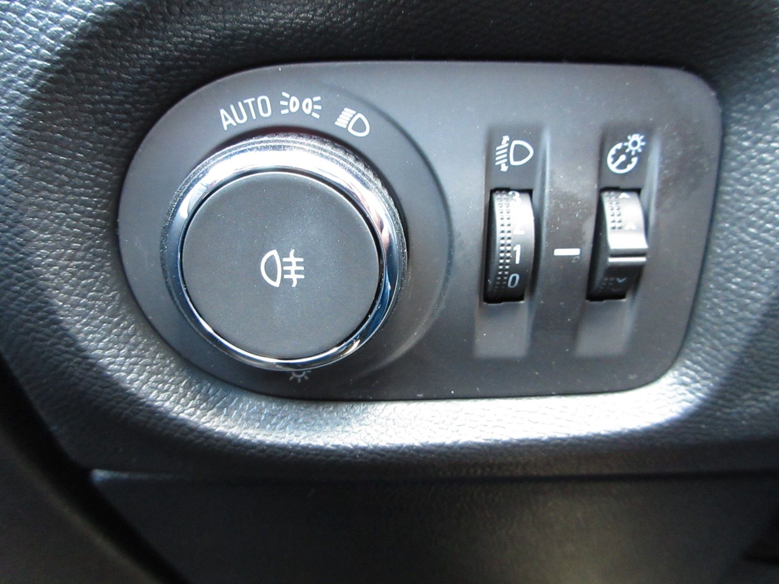 Fahrzeugabbildung Opel Corsa 1.2 T Elegance LED/NAVI/PDC/ALU/TEMPO