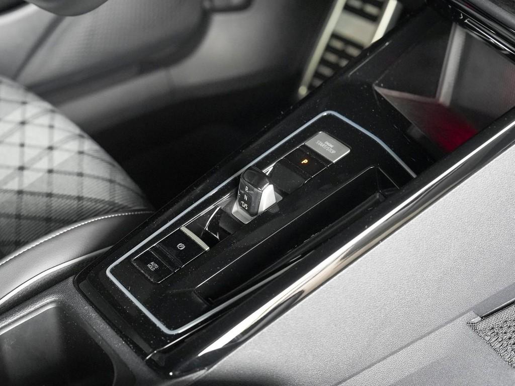 Volkswagen Golf VIII 1,5 eTSI R-Line DSG,AHK,Kamera,LED,ALU, миниатюра 10