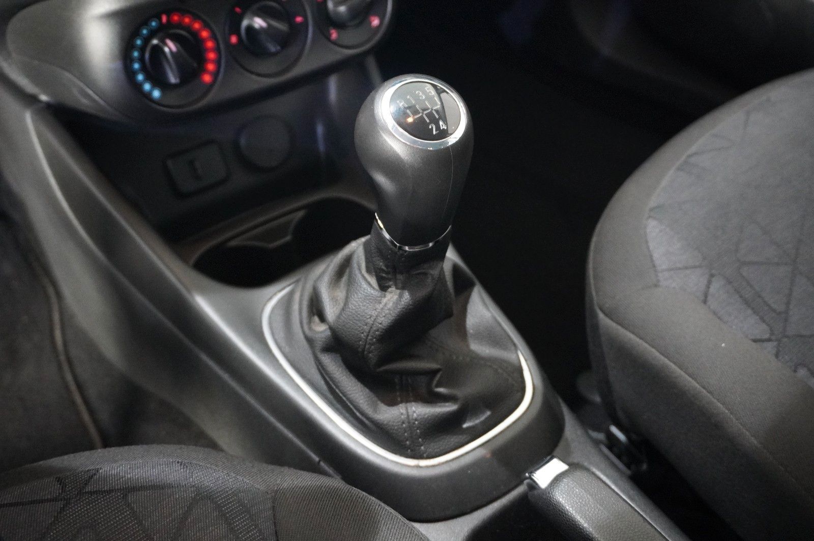 Fahrzeugabbildung Opel Corsa E 1.4 120 JAHRE 5-TÜR NAVI/SHZ/KAMERA/TEMP