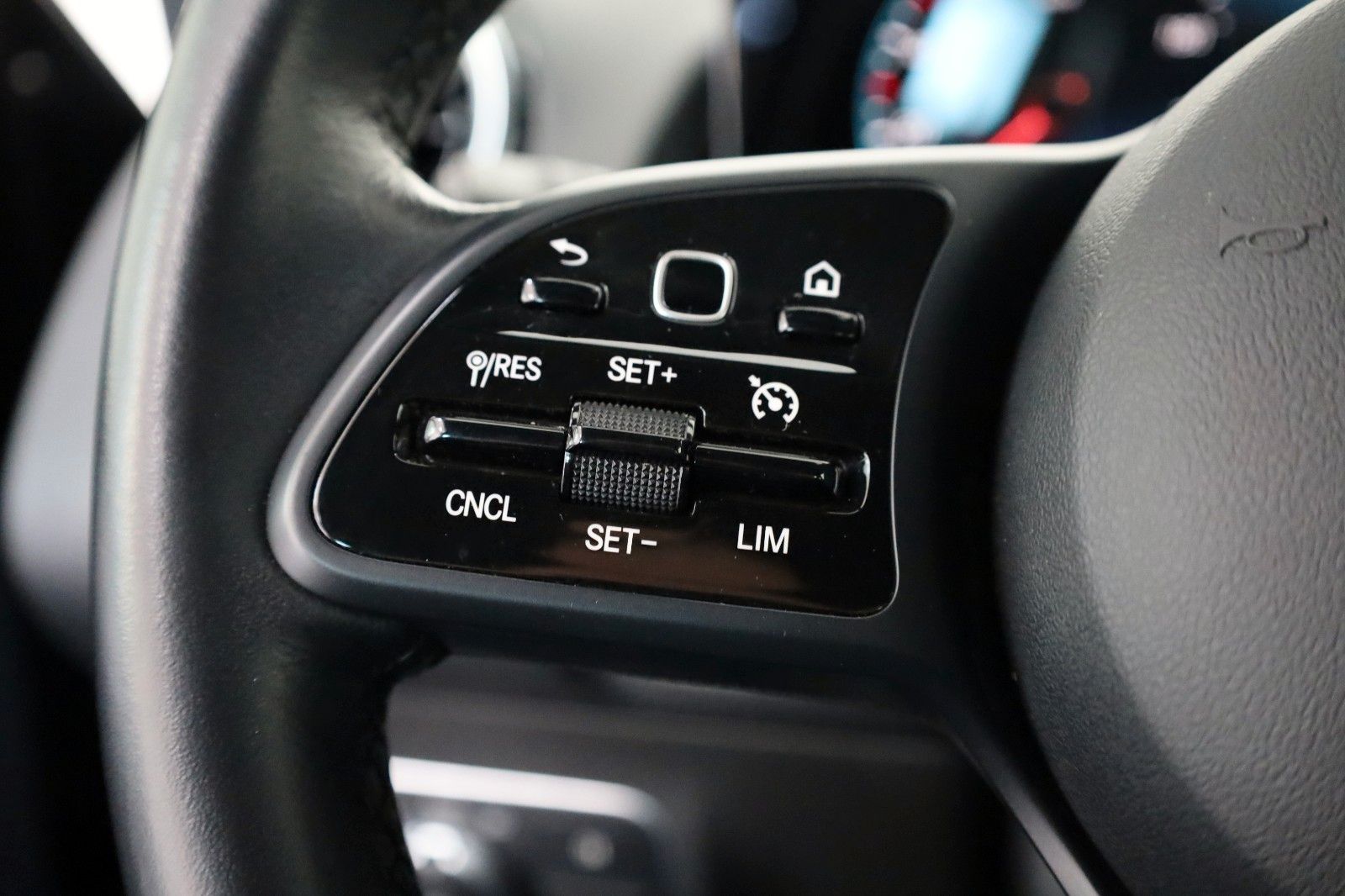 Fahrzeugabbildung Mercedes-Benz GLB 200d Style T.Leder,Navi,LED,SH,Park Paket