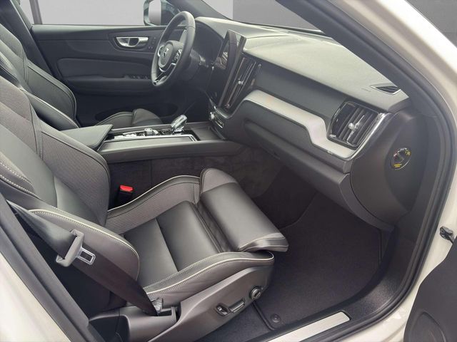 Volvo XC60 B5 AWD Plus Black Edition Facelift