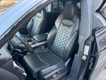 Audi Q8 - 12