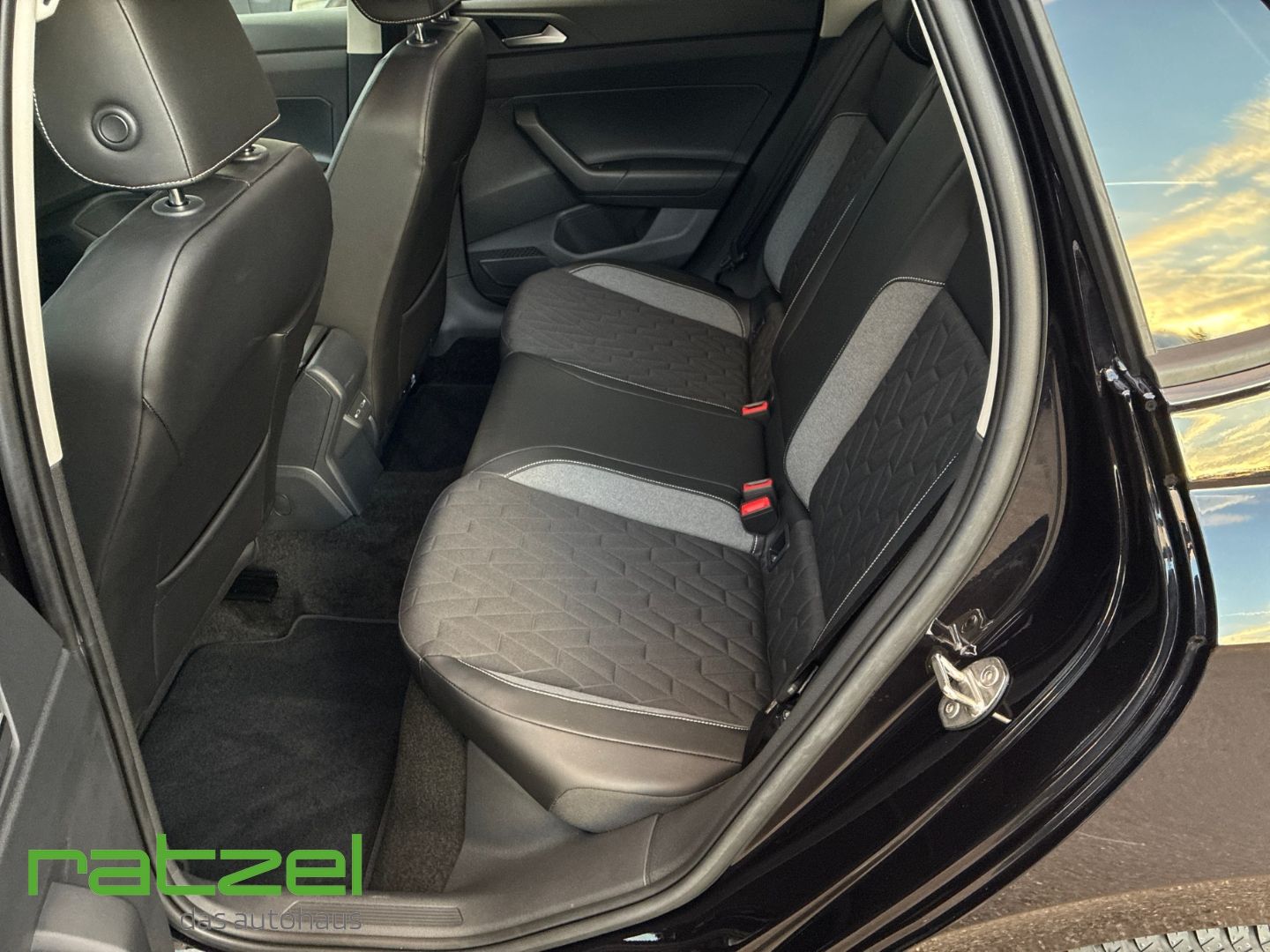 Fahrzeugabbildung Volkswagen Polo 1.0 TSI DSG GOAL Navi vorbe. Digitales Cock