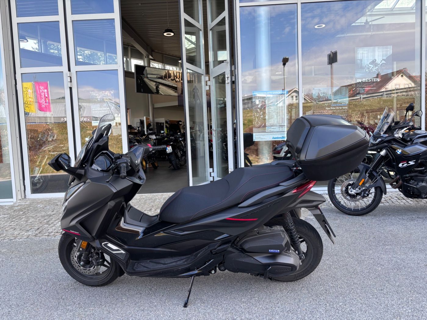 Fahrzeugabbildung Honda Forza 350 NSS 350, wenig KM,