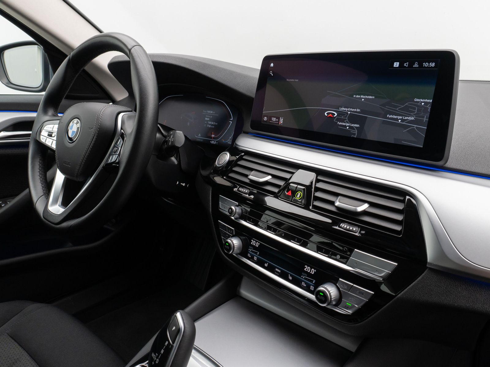 Fahrzeugabbildung BMW 520d Kamera HiFi HUD DAB WLAN Komfort Alarm AHK