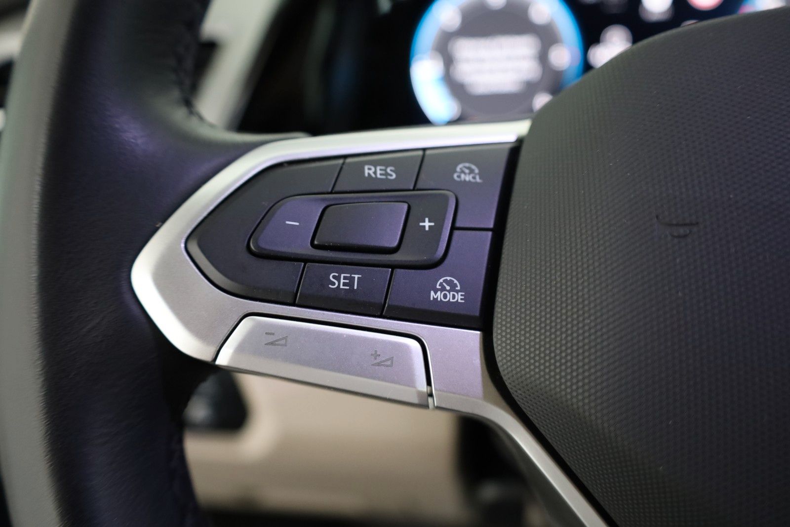 Fahrzeugabbildung Volkswagen T7 Multivan Life lang  7 Si,AppleCarplay,Keyless