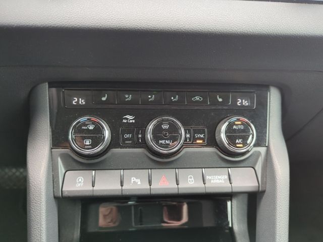 Fahrzeugabbildung SKODA Karoq 1.5 TSI DSG Clever AHK NAV FRONTSCHEIBENHZ