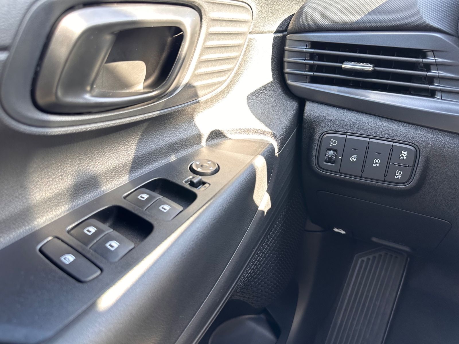 Fahrzeugabbildung Hyundai i20 1.0 T-GDI DCT Comfort APP/Navi/PDC/RFK/SHZG