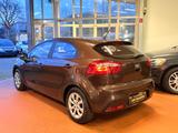 Kia Rio Attract - Kia Rio Attract mit Benzin-Antrieb
