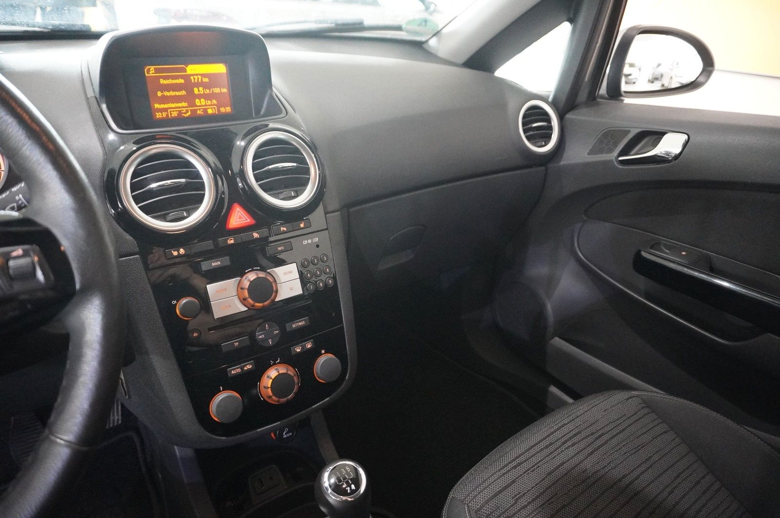 Fahrzeugabbildung Opel Corsa D 1.4 ENERGY 3-TÜR KLIMA/WINTER/NEBEL/PDC
