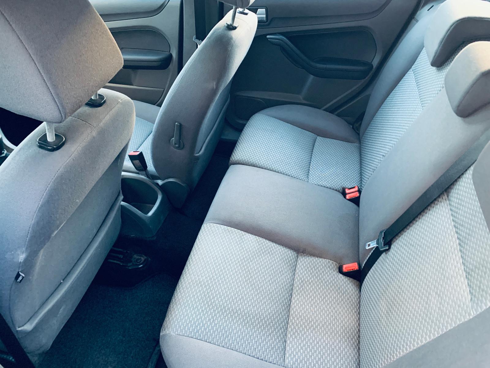 Ford Focus 2005 — photo 22