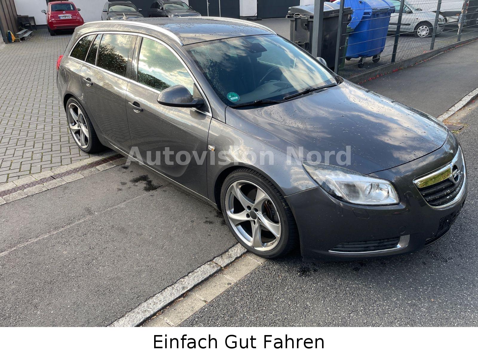 Opel Insignia 2011 — салон
