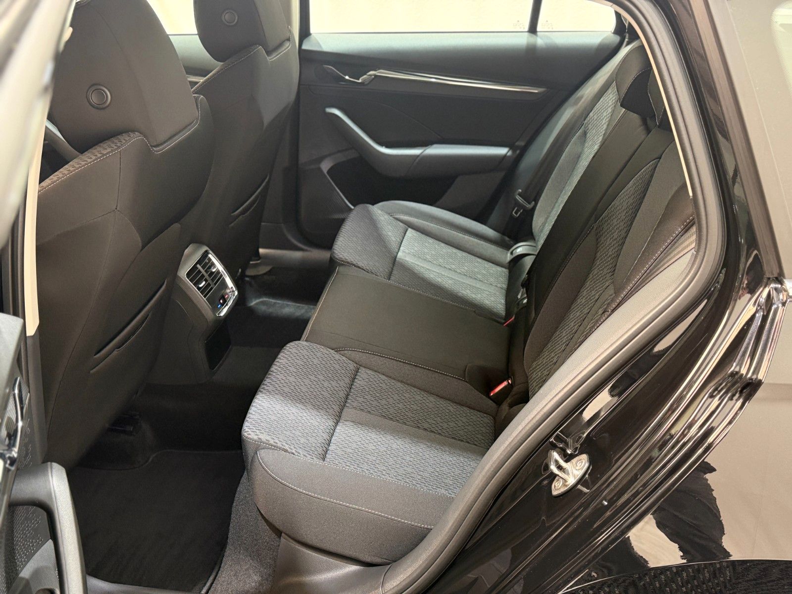 Fahrzeugabbildung SKODA Octavia Combi Style 2.0 TDI DSG
