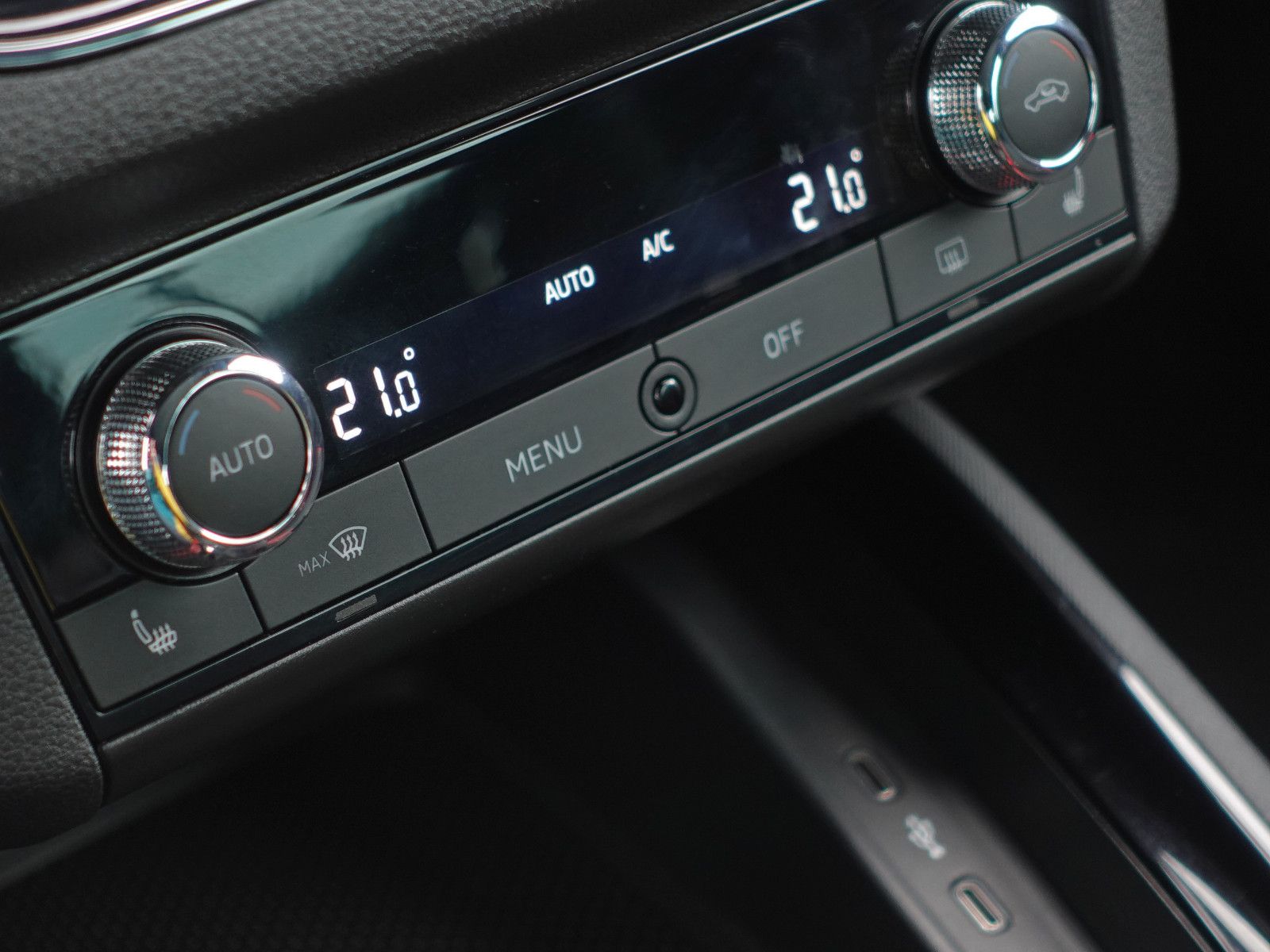 Fahrzeugabbildung SKODA Scala 1.5 TSI MONTE CARLO Pano Navi RFK CarPlay