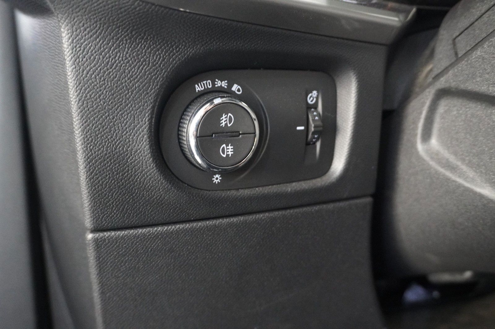 Fahrzeugabbildung Opel Mokka-e ULTIMATE 3-PHASIG NAVI/LED/KAMERA/DAB+