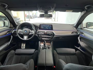 Fahrzeugabbildung BMW 540dxD M Sport ACC SoftClose H/K DAB HUD Komfort