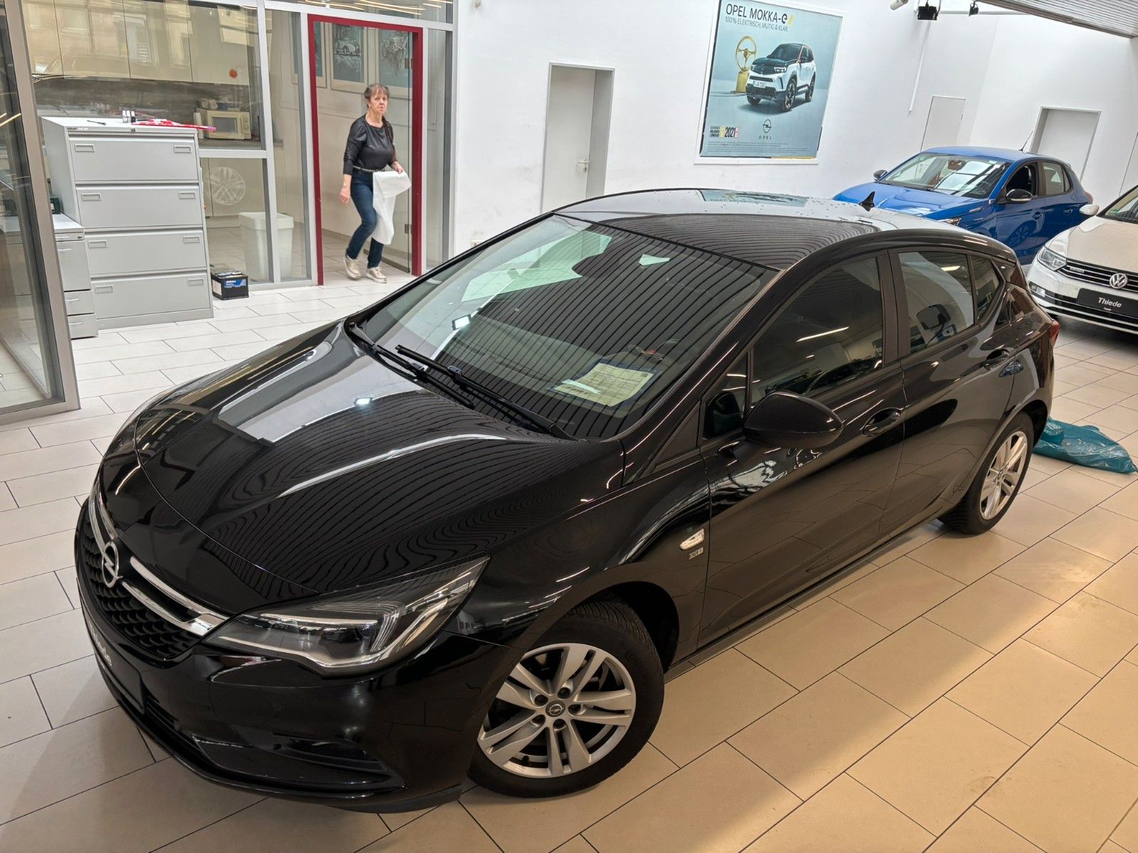 Fahrzeugabbildung Opel Astra K 1.4T 120-JAHRE KAMERA/SHZ/LHZ/ALU/ALLWET
