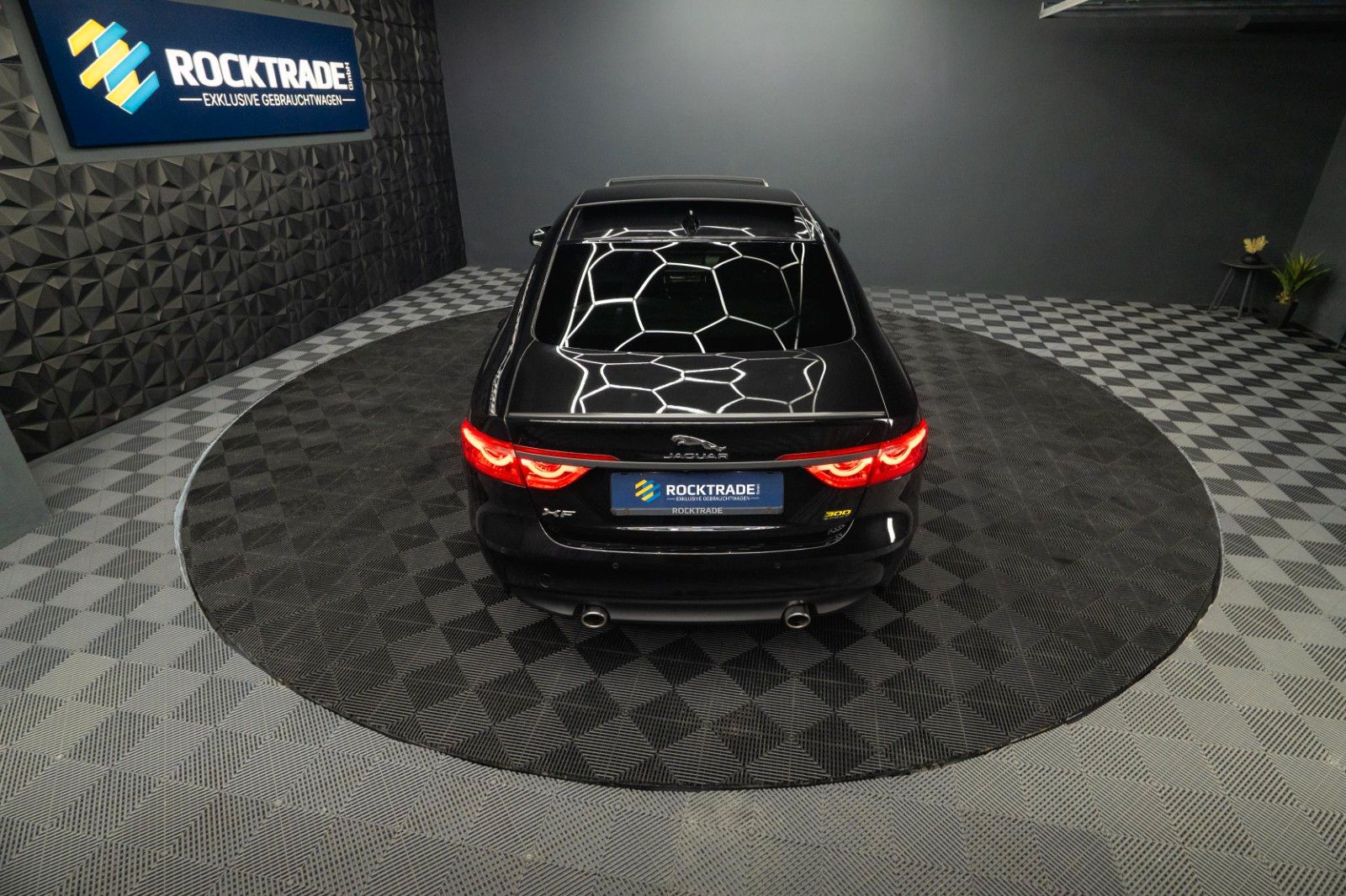 Fahrzeugabbildung Jaguar XF 300 Sport Black Edition | Pano | LED | 20Zoll
