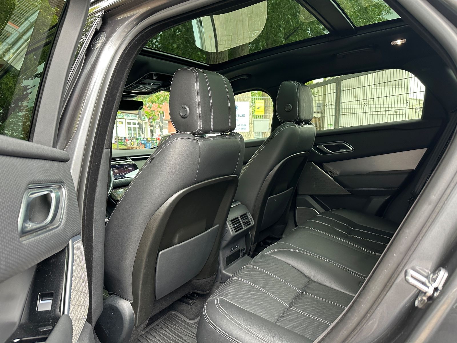 Fahrzeugabbildung Land Rover Range Rover Velar R-Dynamic*PANO*MEMEORY*HEADUP