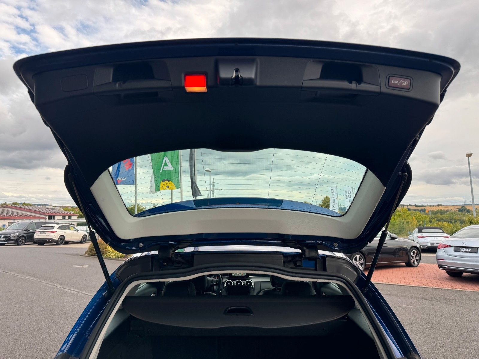 Fahrzeugabbildung Mercedes-Benz C 300 T Avantgarde+Ambiente+LED+IHC+SpiegelP