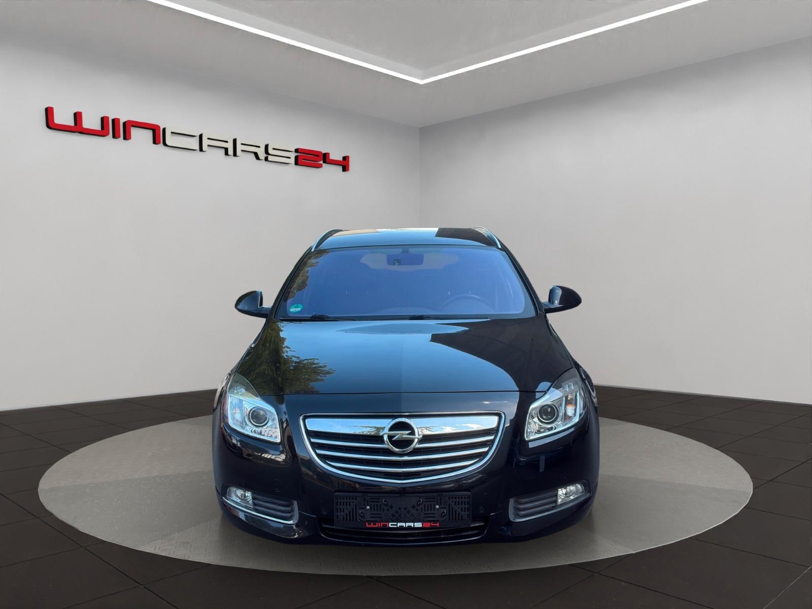 Opel Insignia 2012 — rear view