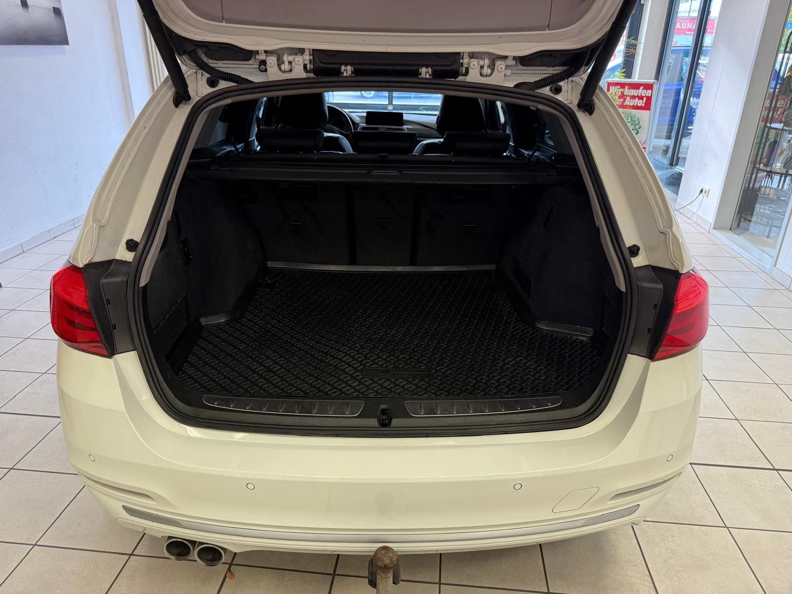 Fahrzeugabbildung BMW 320 d Luxury Line Purity / AHK / LED /PDC