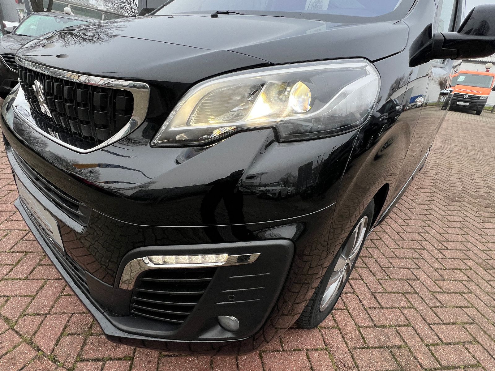 Fahrzeugabbildung Peugeot Traveller Business VIP L2 7-SITZER ABSOLUT VOLL
