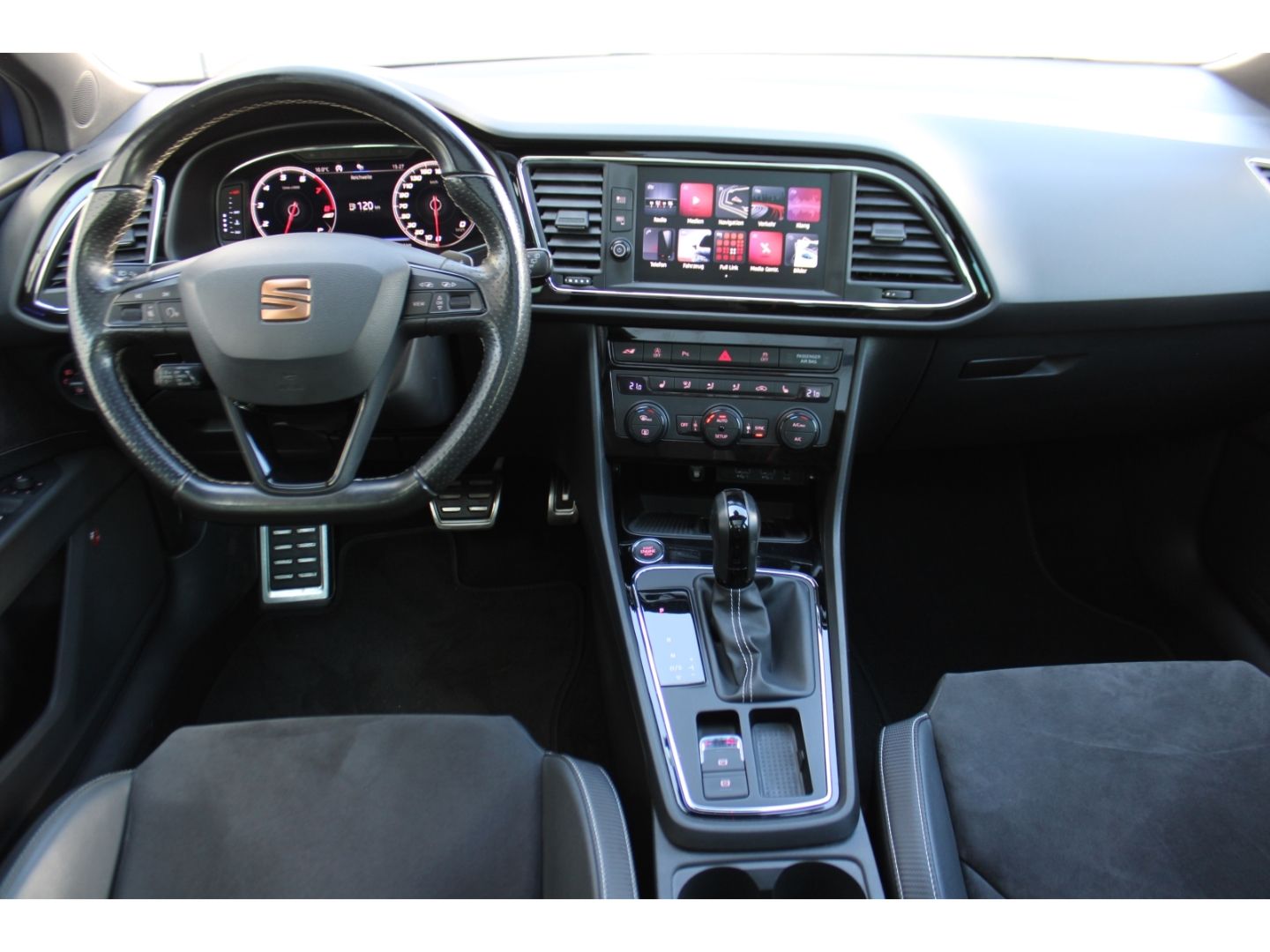 Fahrzeugabbildung SEAT Leon 300 4Drive Cupra Remus H&R DSG ACC LED Pano