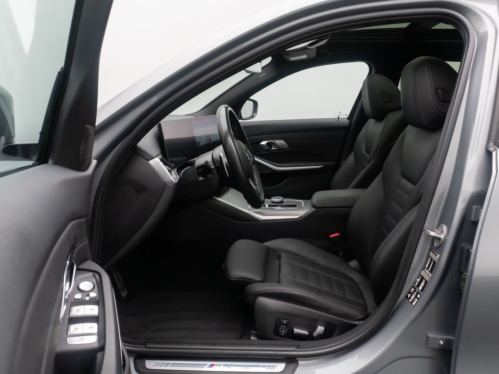 Fahrzeugabbildung BMW 330d xD M Sport ACC Kamera H/K Panorama HUD 19"