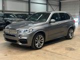 BMW X5 xDrive 40 e - BMW X5 mit Hybrid-Antrieb: Grau, Geländewagen