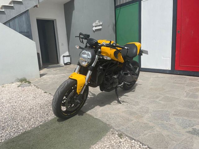 Ducati Monster 821 108 CV